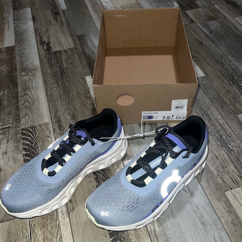 NEW ON CLOUD COULDMONSTER SIZE 7.5